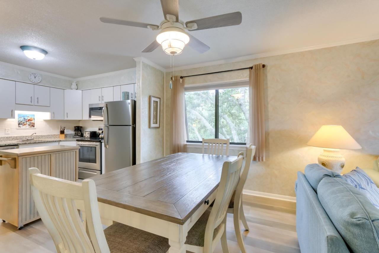 Hilton Head Condo With Balcony And Pool, Walk To Beach Hilton Head Island Exterior photo