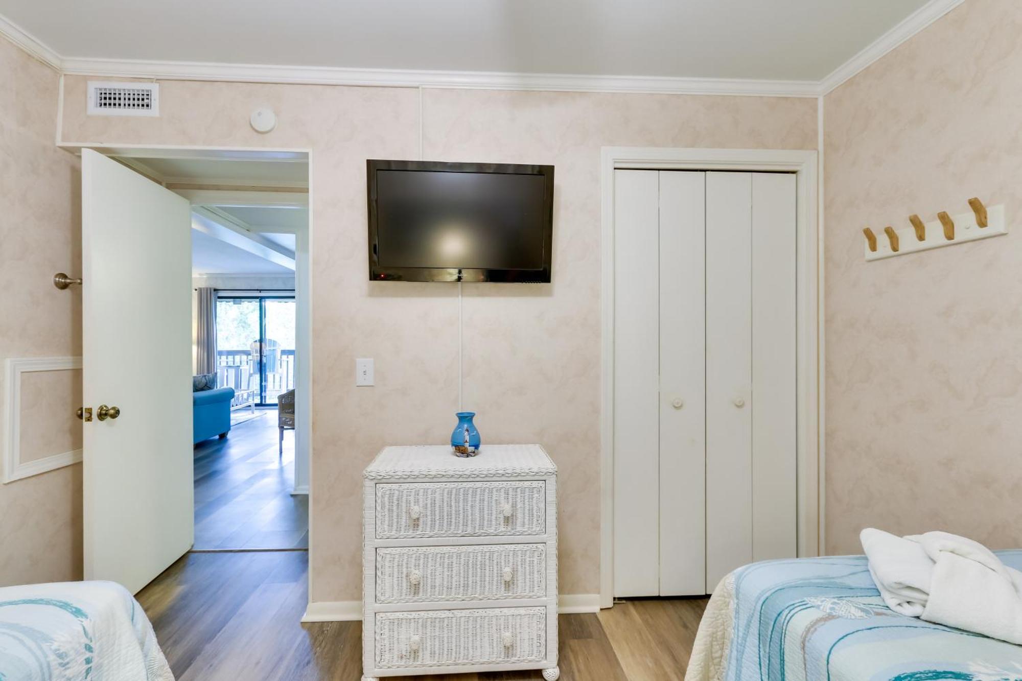 Hilton Head Condo With Balcony And Pool, Walk To Beach Hilton Head Island Exterior photo